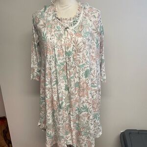 Miss Elaine Floral Print Robe in Pink and Green